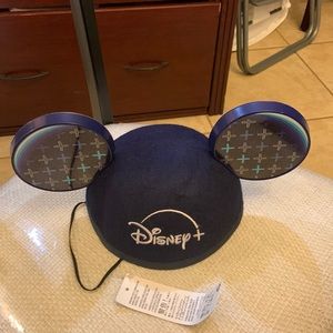 Disney + plus founders hat Mickey Mouse‎ ears.